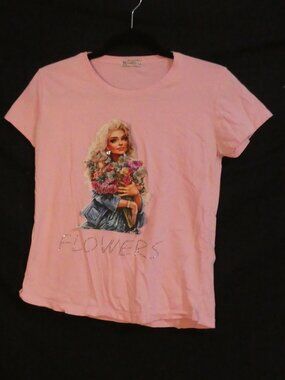 LOVELLA Women's Wear Pink Flowers Girl Graphic T-Shirt - Women's Size S/M